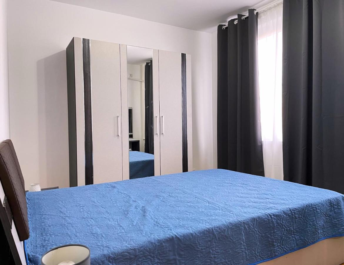 Royal Palace - City Center Accommodation Bucureşti Exterior foto
