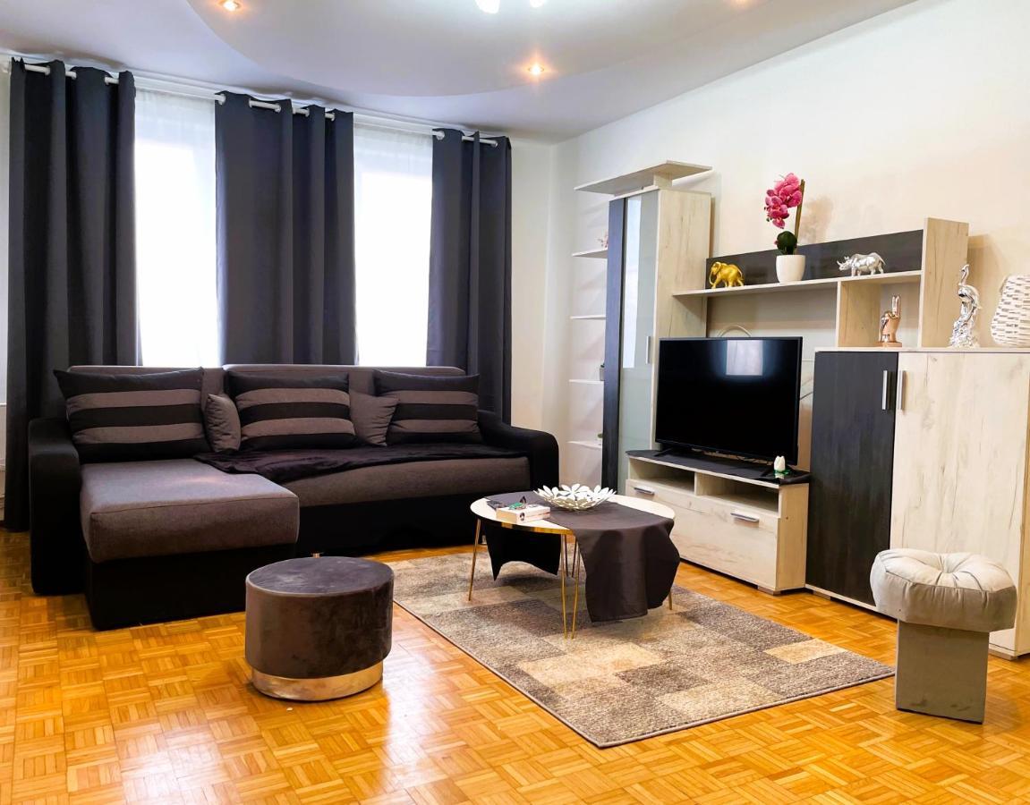 Royal Palace - City Center Accommodation Bucureşti Exterior foto